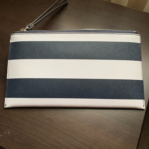 Michael Kors wristlet - Picture 2 of 6